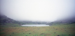 Lago Ercina in mist