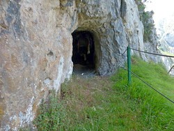 Urdón cliff tunnel