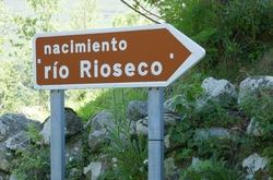 Sign for Nacimiento del Rio Rioseco